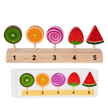Paletas de madera sobre base numerada del 1 al 5 con tarjetas