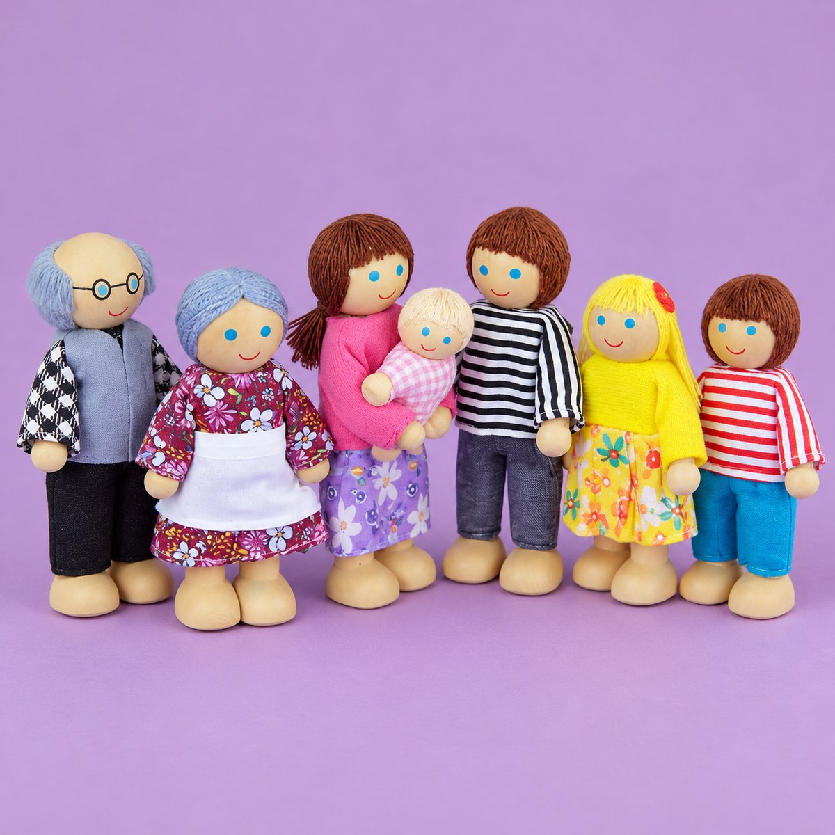 Familia de madera de 7 piezas: abuelos, papás, niños y bebé con ropa de tela