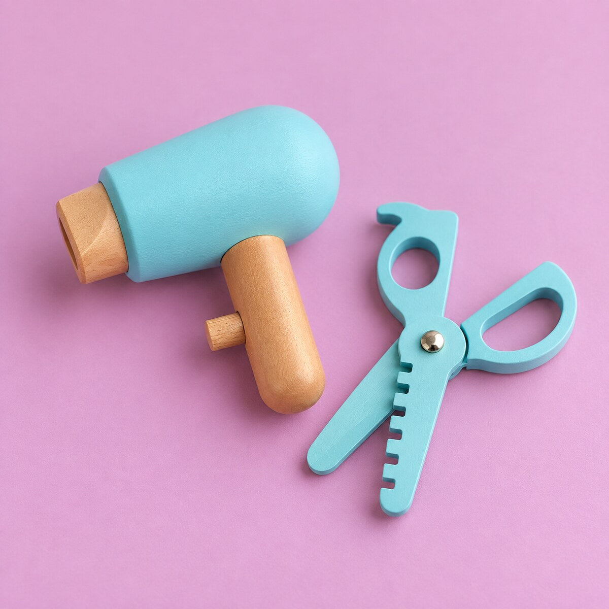 Set de peluqueria de madera - detalle de la secadora y las tijeras